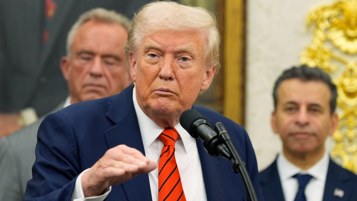 https://salarnews.in/public/uploads/images/newsimages/maannewsimage11102025_165121_Donald Trump (2).png